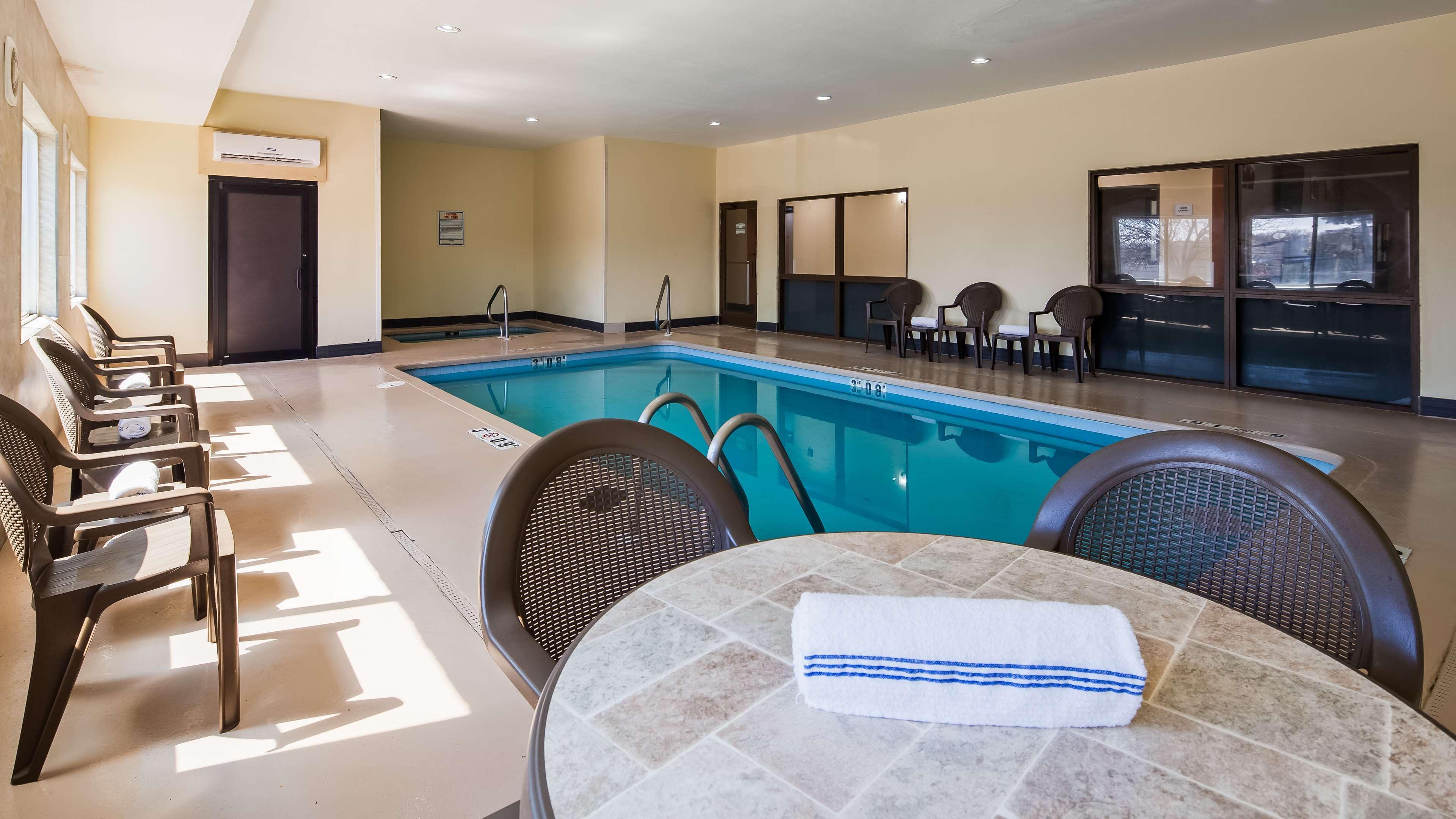 Surestay Plus Hotel By Best Western Blue Springs Bagian luar foto