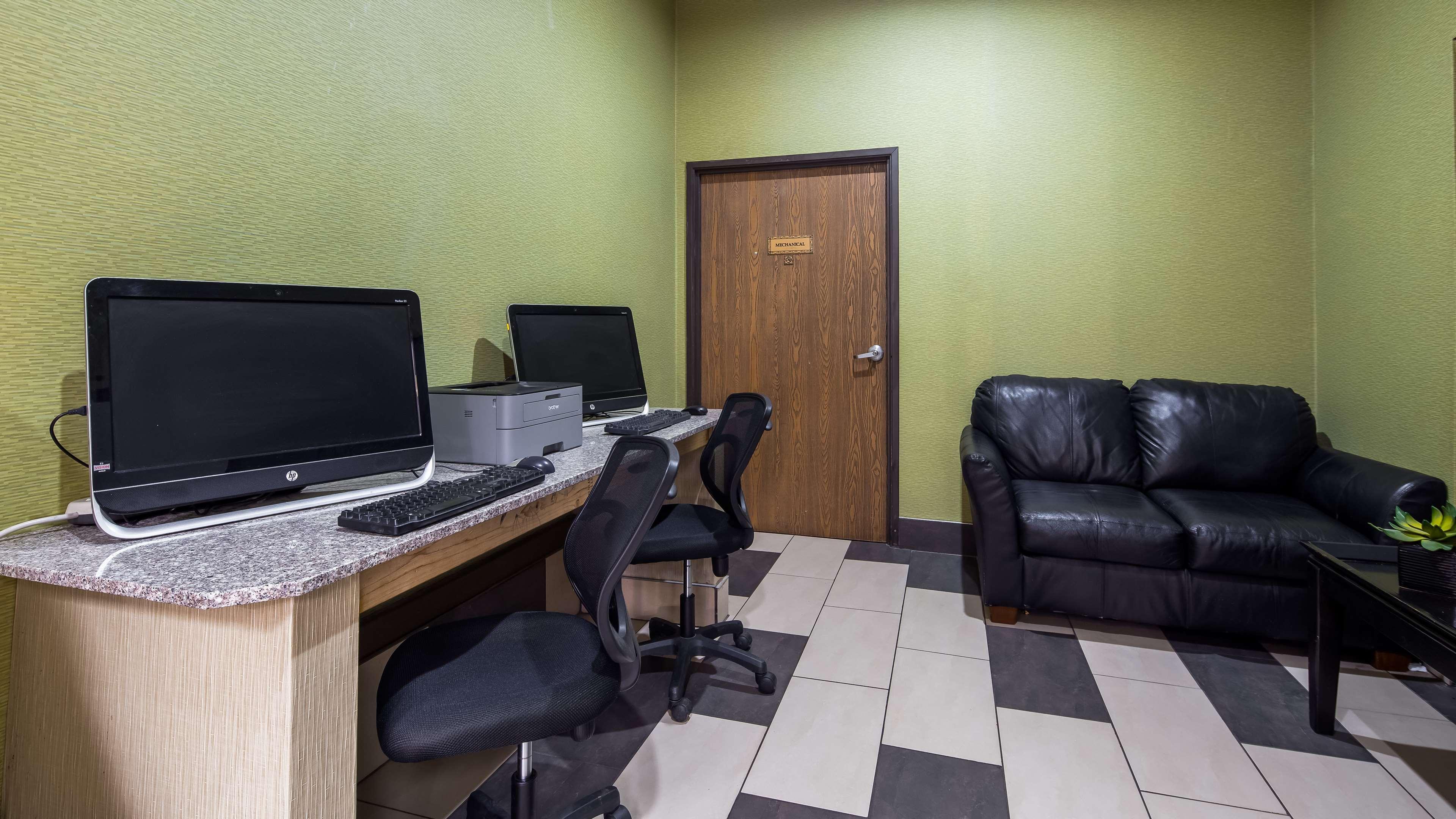 Surestay Plus Hotel By Best Western Blue Springs Bagian luar foto