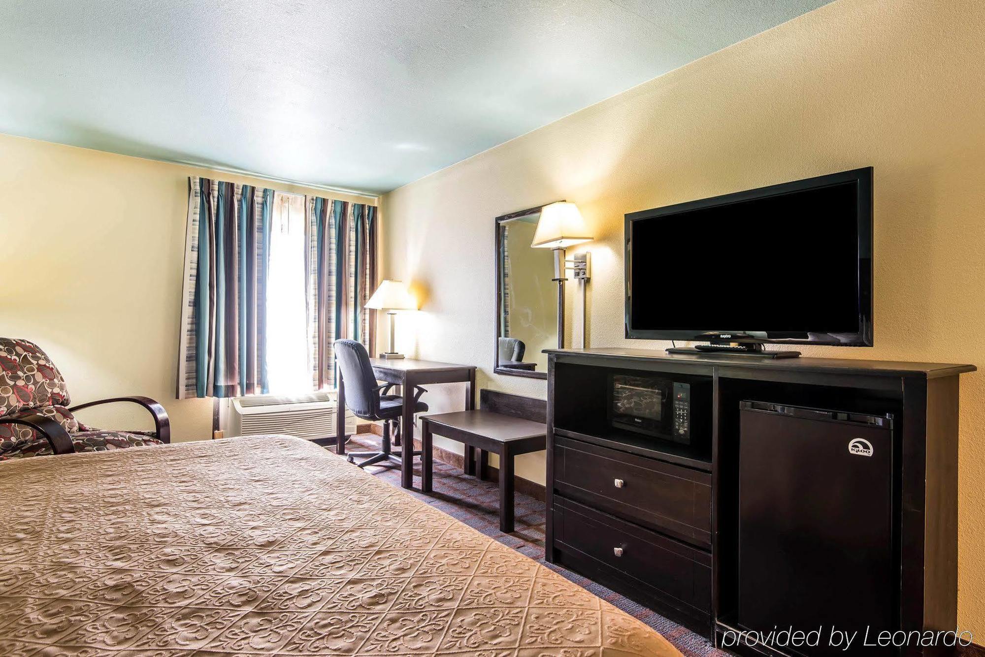 Surestay Plus Hotel By Best Western Blue Springs Bagian luar foto