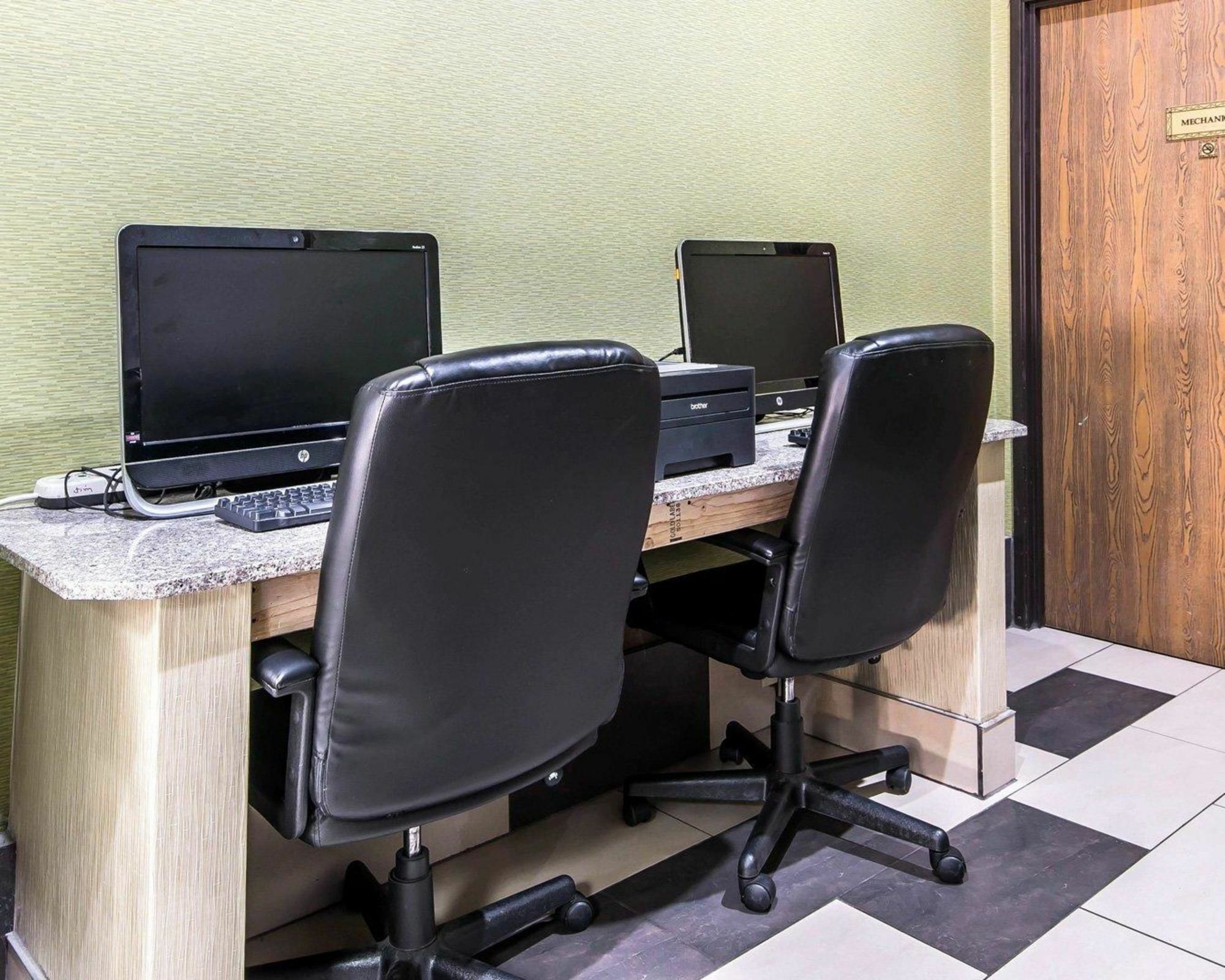 Surestay Plus Hotel By Best Western Blue Springs Bagian luar foto